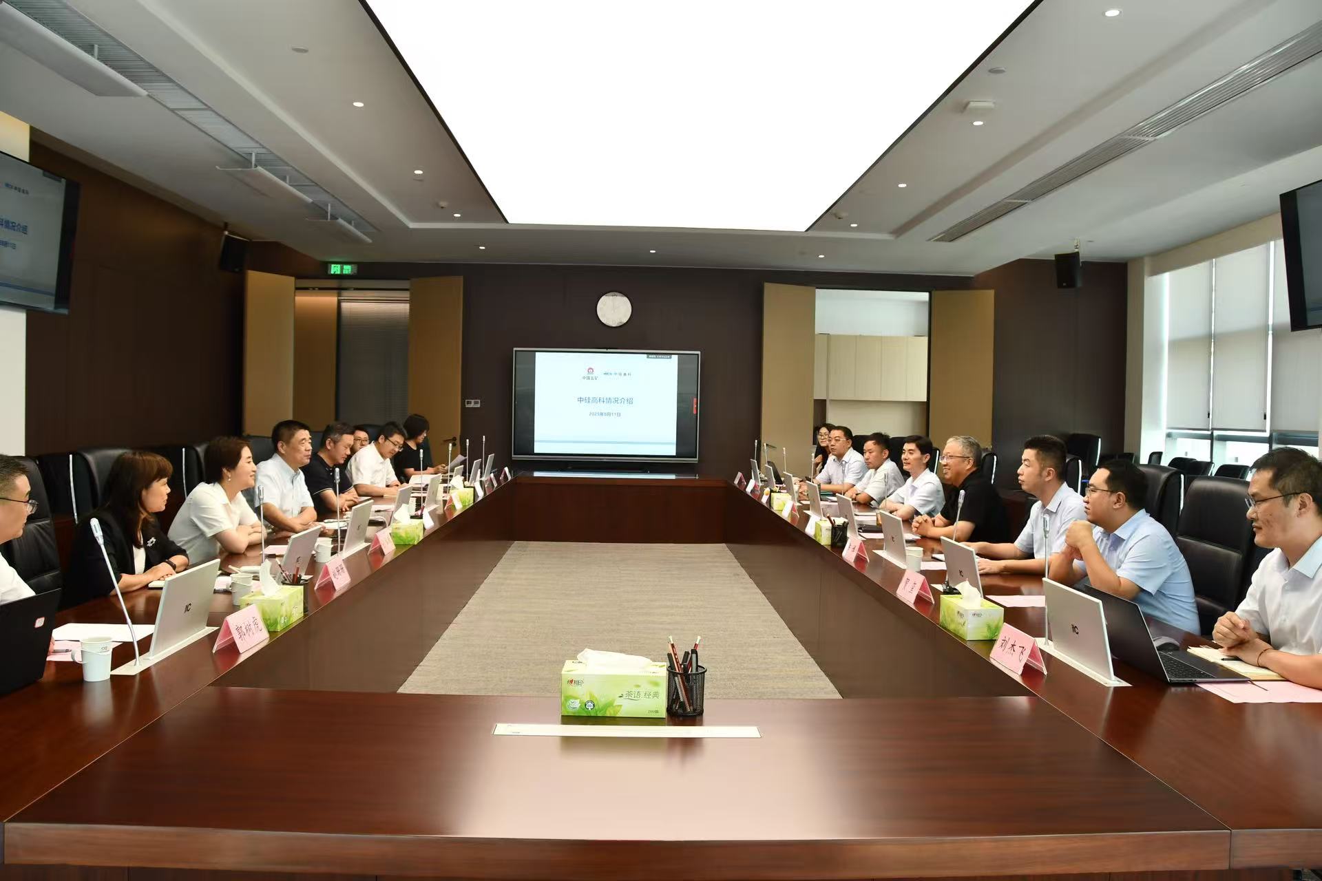 中國恩菲和五礦創(chuàng)投到訪豫資控股集團(tuán)  雙方舉行工作會(huì)談